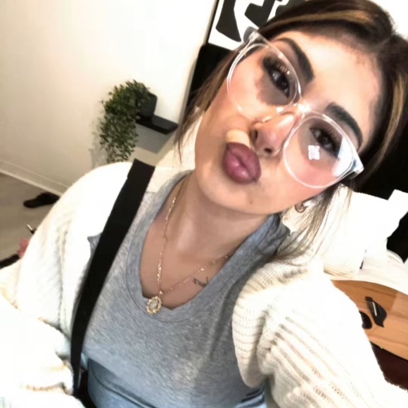 Meet your Posher, Veronica - Picture 4 of 4